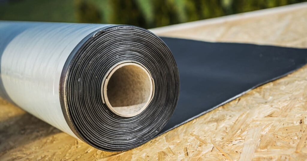 rouleau EPDM sur un toit plat avec plancher en OSB